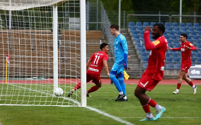 Nao Oriyama erzielt das 1:0 für den FC Rot-Weiss Koblenz